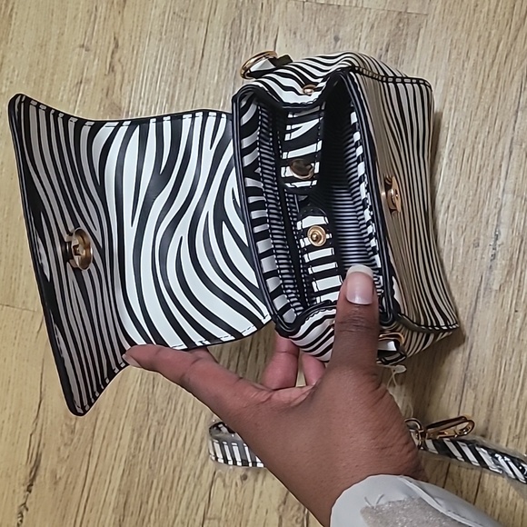 Zebra Print Shoulder Purse - Picture 2 of 5